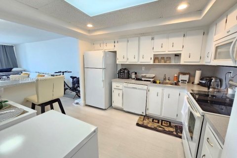 Купить кондоминиум в Авентура, Флорида 1 спальня, 93.37м2, № 1716284 - фото 1