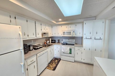 Купить кондоминиум в Авентура, Флорида 1 спальня, 93.37м2, № 1716284 - фото 2