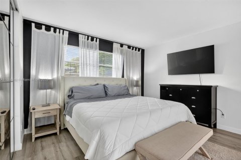 Снять в аренду виллу или дом в Холливуд, Флорида 3 спальни, 139.45м2, № 1942628 - фото 26