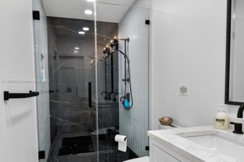 Снять в аренду виллу или дом в Холливуд, Флорида 3 спальни, 139.45м2, № 1942628 - фото 29