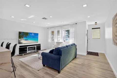 Снять в аренду виллу или дом в Холливуд, Флорида 3 спальни, 139.45м2, № 1942628 - фото 8