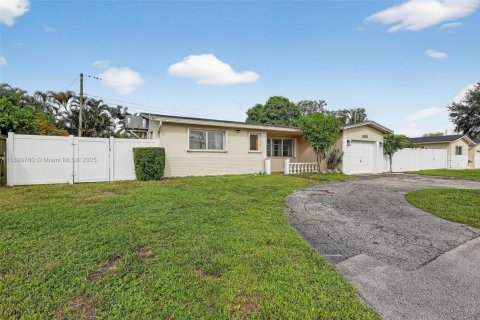 Снять в аренду виллу или дом в Холливуд, Флорида 3 спальни, 139.45м2, № 1942628 - фото 4