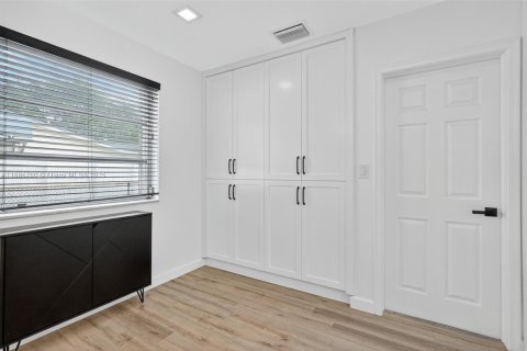 Снять в аренду виллу или дом в Холливуд, Флорида 3 спальни, 139.45м2, № 1942628 - фото 21