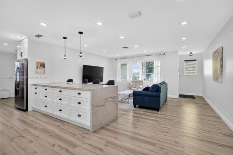 Снять в аренду виллу или дом в Холливуд, Флорида 3 спальни, 139.45м2, № 1942628 - фото 11