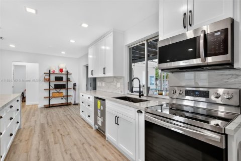 Снять в аренду виллу или дом в Холливуд, Флорида 3 спальни, 139.45м2, № 1942628 - фото 15