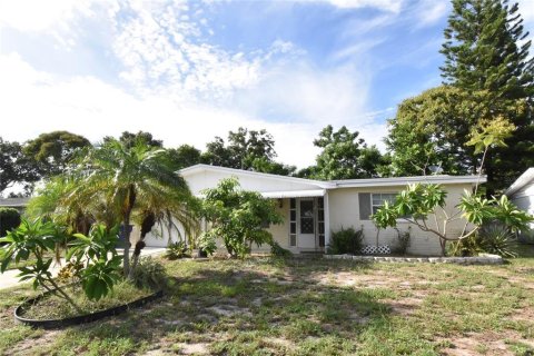 Casa en Holiday, Florida 2 dormitorios, 91.79 m2 № 2379225