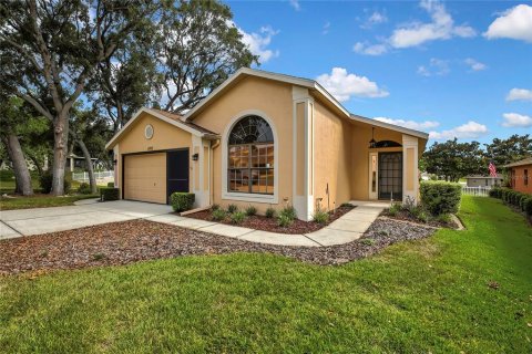 House in Spring Hill, Florida 2 bedrooms, 161.28 sq.m. № 2114589 - photo 2