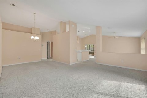 House in Spring Hill, Florida 2 bedrooms, 161.28 sq.m. № 2114589 - photo 5