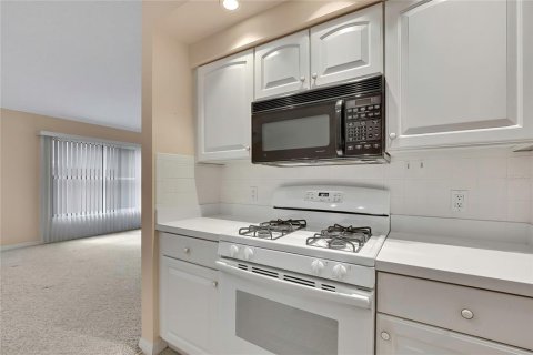 House in Spring Hill, Florida 2 bedrooms, 161.28 sq.m. № 2114589 - photo 17