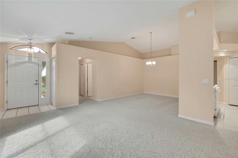 House in Spring Hill, Florida 2 bedrooms, 161.28 sq.m. № 2114589 - photo 8