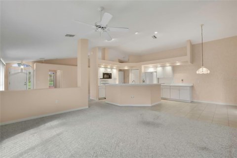House in Spring Hill, Florida 2 bedrooms, 161.28 sq.m. № 2114589 - photo 12