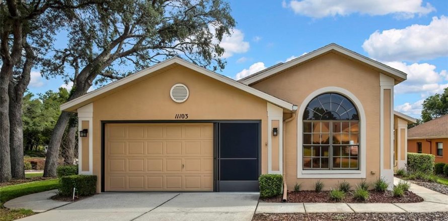 House in Spring Hill, Florida 2 bedrooms, 161.28 sq.m. № 2114589
