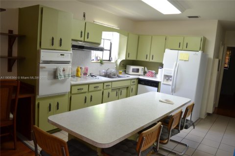 Villa ou maison à louer à Miami, Floride: 4 chambres, 194.82 m2 № 1956923 - photo 9