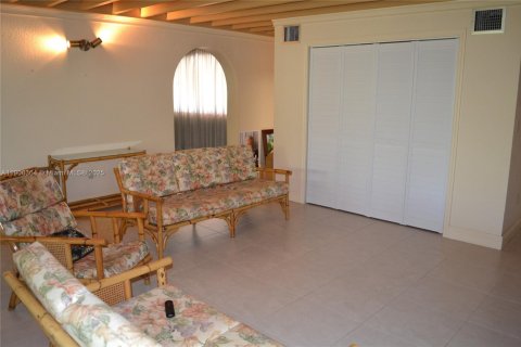 Villa ou maison à louer à Miami, Floride: 4 chambres, 194.82 m2 № 1956923 - photo 12