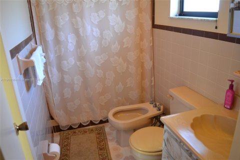 Villa ou maison à louer à Miami, Floride: 4 chambres, 194.82 m2 № 1956923 - photo 25