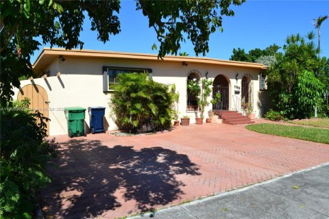 Villa ou maison à louer à Miami, Floride: 4 chambres, 194.82 m2 № 1956923 - photo 17