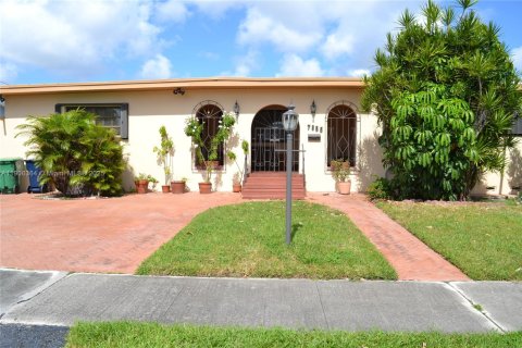 Villa ou maison à louer à Miami, Floride: 4 chambres, 194.82 m2 № 1956923 - photo 1