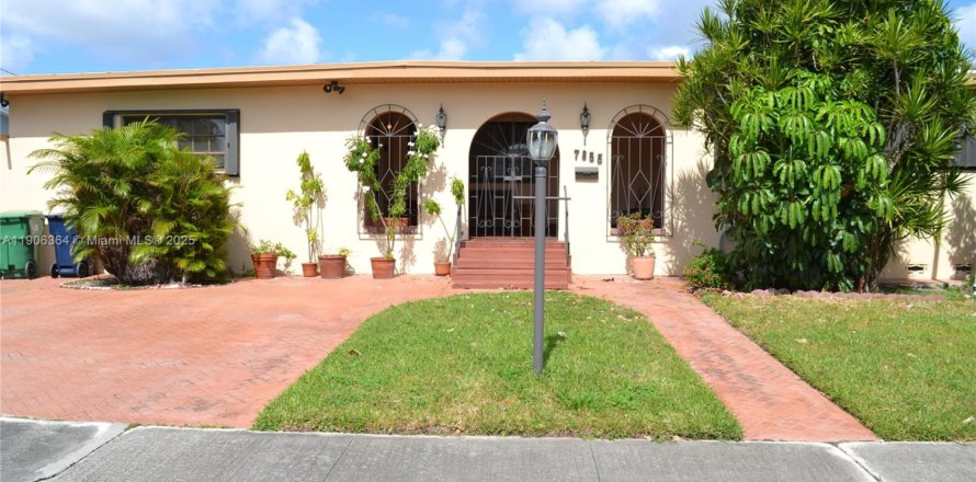 Villa ou maison à Miami, Floride 4 chambres, 194.82 m2 № 1956923