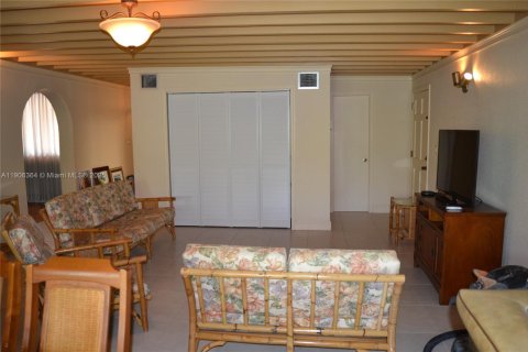 Villa ou maison à louer à Miami, Floride: 4 chambres, 194.82 m2 № 1956923 - photo 11