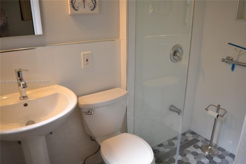 Villa ou maison à louer à Miami, Floride: 4 chambres, 194.82 m2 № 1956923 - photo 15