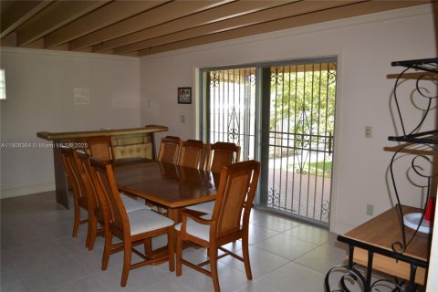 Villa ou maison à louer à Miami, Floride: 4 chambres, 194.82 m2 № 1956923 - photo 10