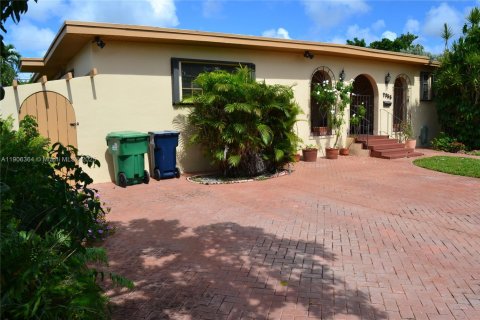 Villa ou maison à louer à Miami, Floride: 4 chambres, 194.82 m2 № 1956923 - photo 3