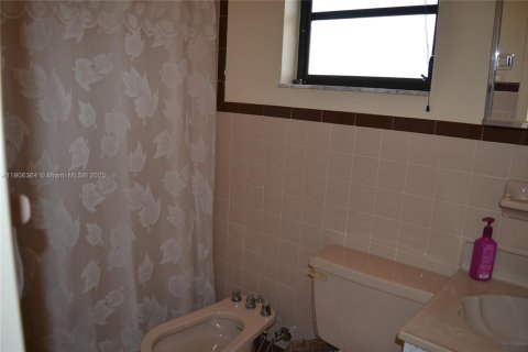 Villa ou maison à louer à Miami, Floride: 4 chambres, 194.82 m2 № 1956923 - photo 7