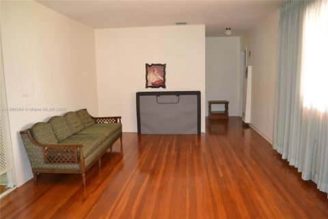 Villa ou maison à louer à Miami, Floride: 4 chambres, 194.82 m2 № 1956923 - photo 8