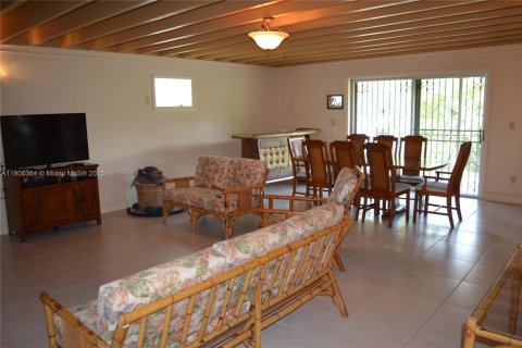 Villa ou maison à louer à Miami, Floride: 4 chambres, 194.82 m2 № 1956923 - photo 16