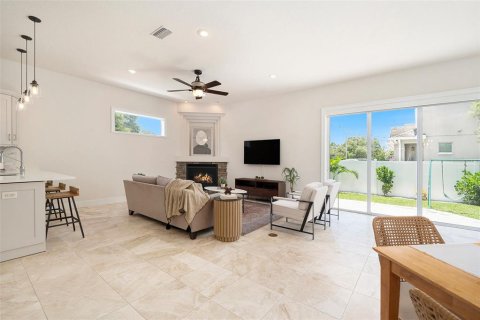 Casa en venta en Tampa, Florida, 5 dormitorios, 284.47 m2 № 1826146 - foto 7