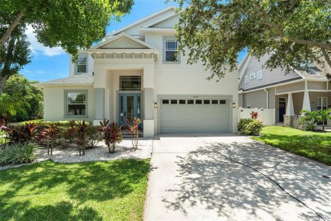 Casa en venta en Tampa, Florida, 5 dormitorios, 284.47 m2 № 1826146 - foto 1