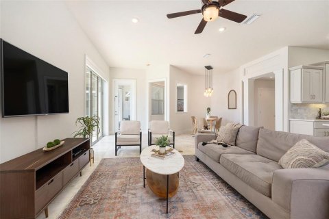 Casa en venta en Tampa, Florida, 5 dormitorios, 284.47 m2 № 1826146 - foto 6