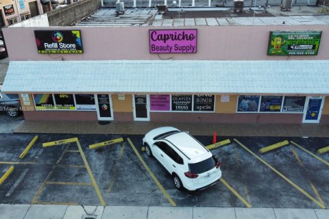 Commercial property in Hialeah, Florida № 1787193 - photo 13
