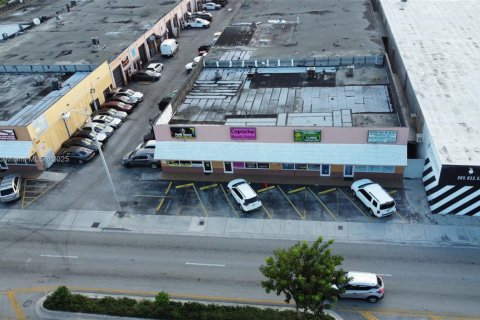 Commercial property in Hialeah, Florida № 1787193 - photo 10