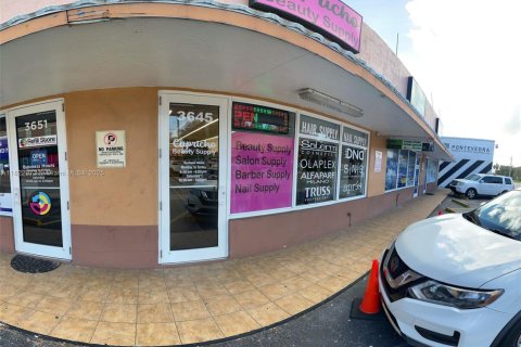 Commercial property in Hialeah, Florida № 1787193 - photo 14