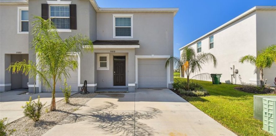 Adosado en Wesley Chapel, Florida 3 dormitorios, 163.32 m2 № 1902671