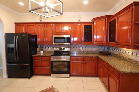 House in Ocala, Florida 7 bedrooms, 509.57 sq.m. № 2342543 - photo 10