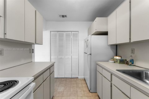 Купить таунхаус в Майами, Флорида 2 спальни, 76.64м2, № 2056790 - фото 9