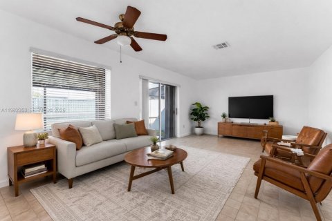 Купить таунхаус в Майами, Флорида 2 спальни, 76.64м2, № 2056790 - фото 6