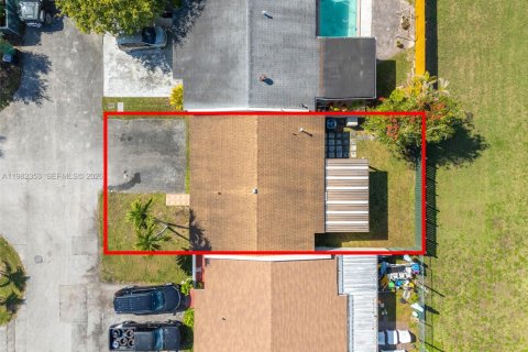 Купить таунхаус в Майами, Флорида 2 спальни, 76.64м2, № 2056790 - фото 21