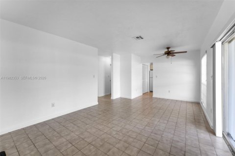 Купить таунхаус в Майами, Флорида 2 спальни, 76.64м2, № 2056790 - фото 7