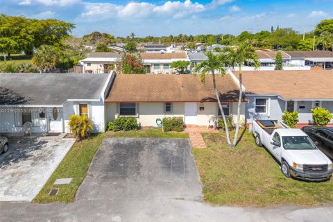 Купить таунхаус в Майами, Флорида 2 спальни, 76.64м2, № 2056790 - фото 25