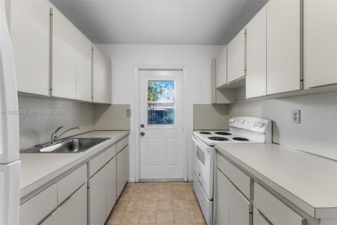 Купить таунхаус в Майами, Флорида 2 спальни, 76.64м2, № 2056790 - фото 8