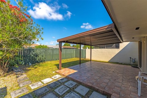 Купить таунхаус в Майами, Флорида 2 спальни, 76.64м2, № 2056790 - фото 18