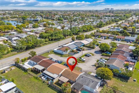 Купить таунхаус в Майами, Флорида 2 спальни, 76.64м2, № 2056790 - фото 24