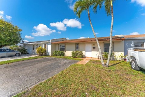 Купить таунхаус в Майами, Флорида 2 спальни, 76.64м2, № 2056790 - фото 3