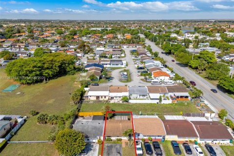 Купить таунхаус в Майами, Флорида 2 спальни, 76.64м2, № 2056790 - фото 22