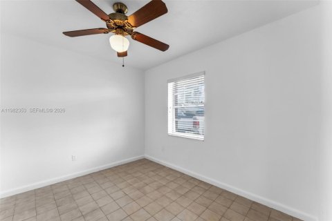 Купить таунхаус в Майами, Флорида 2 спальни, 76.64м2, № 2056790 - фото 14