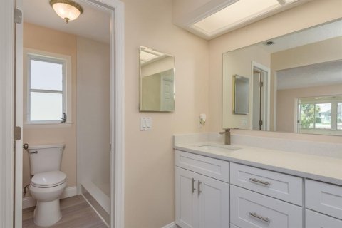 House in New Port Richey, Florida 2 bedrooms, 170.85 sq.m. № 1803510 - photo 24