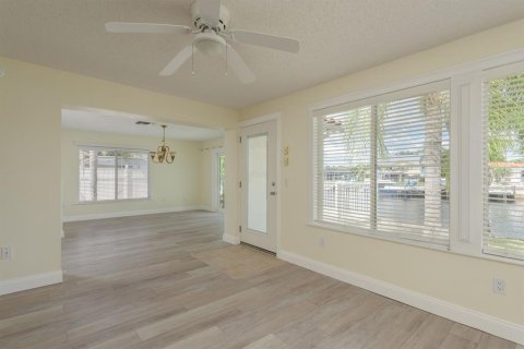 House in New Port Richey, Florida 2 bedrooms, 170.85 sq.m. № 1803510 - photo 14